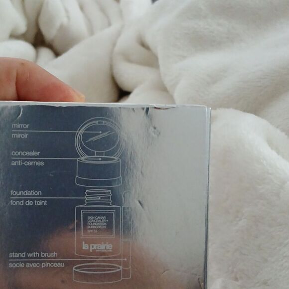 La Prairie Silver Compact with Brush and Sponge - Picture 2 of 4